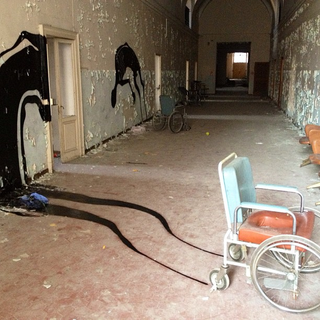 Illustration for article titled How do you make an abandoned asylum even creepier? Add eerie shadows